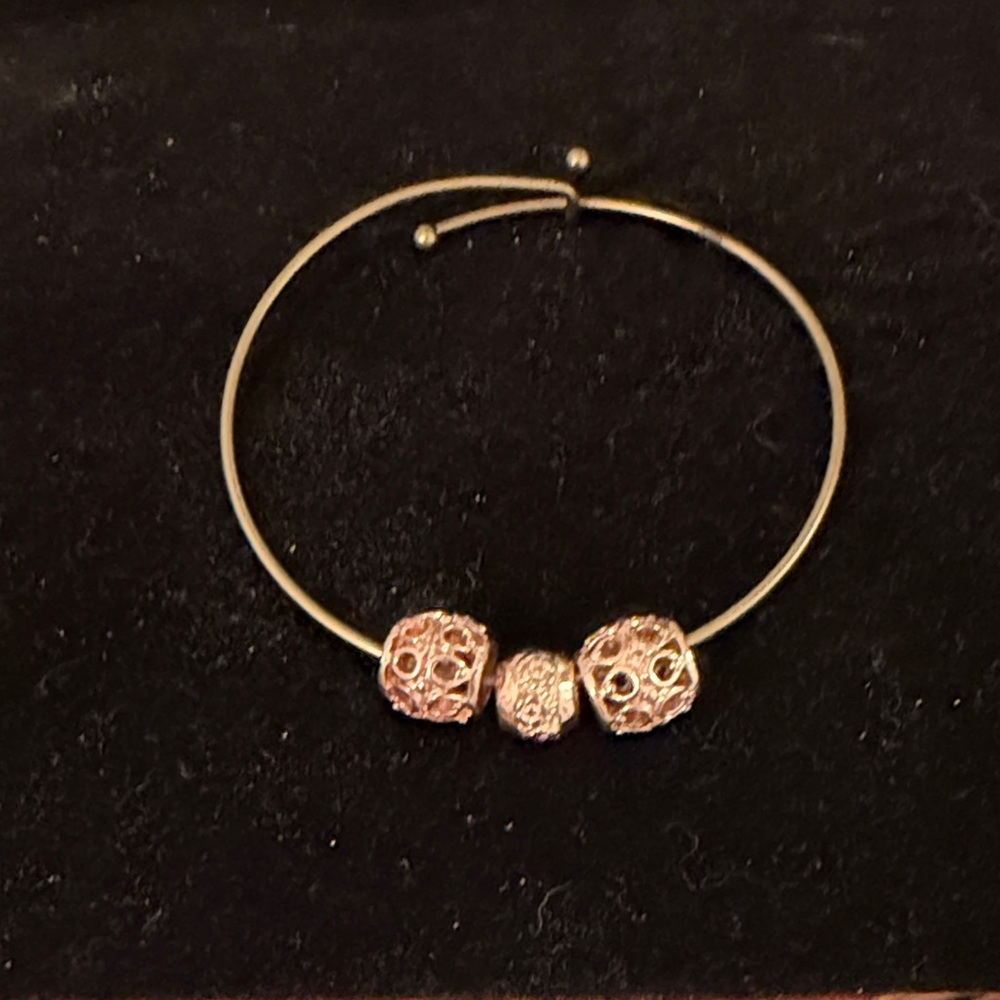 Elegant Gold Bracelet with Textured Beads